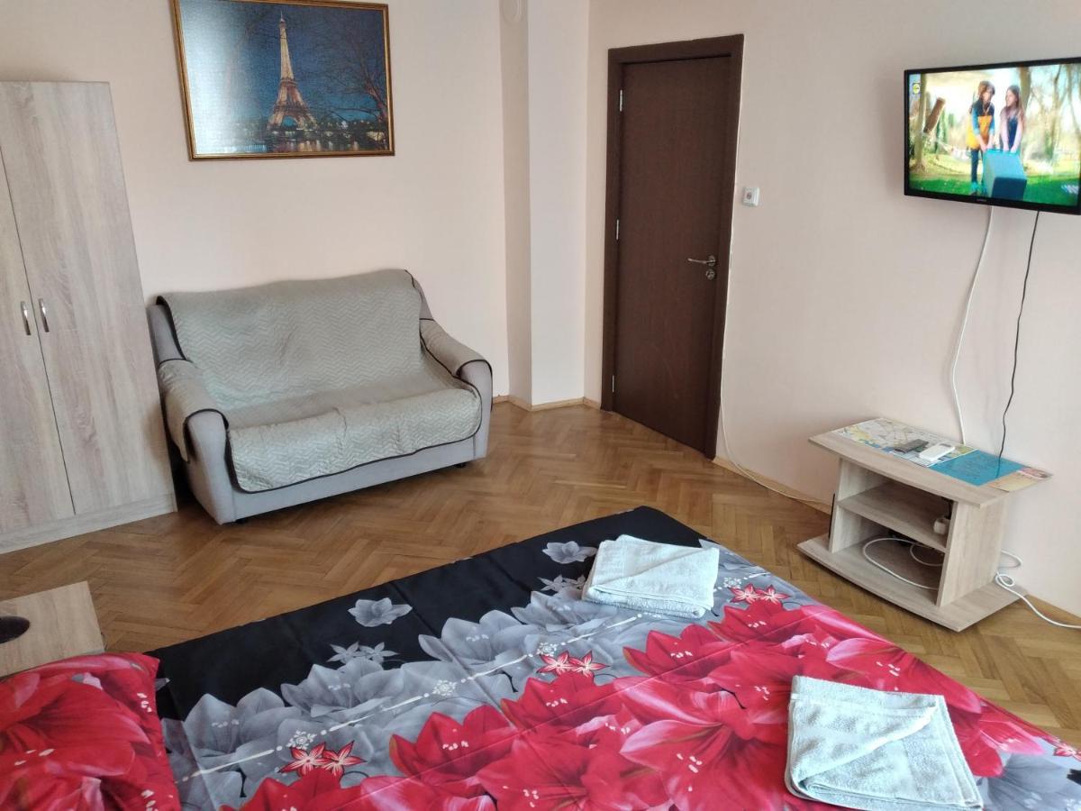 Варна Хостел Bagian luar foto